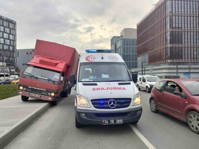 Direksiyon Başında Kalp Krizi Geçiren Sürücü Hayatını Kaybetti
