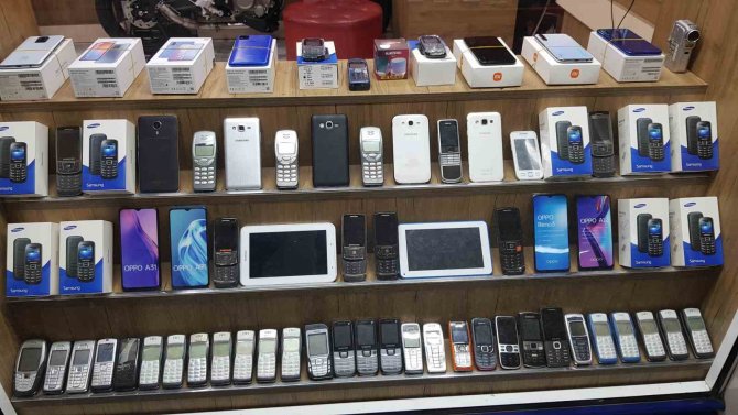 Deprem Tuşlu Telefonların Satışını Artırdı