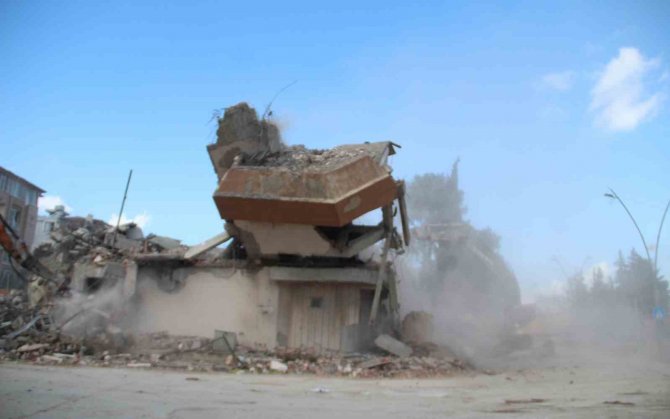 Hatay’da Enkaz Kaldırma Ve Karot Alma İşlemleri Devam Ediyor