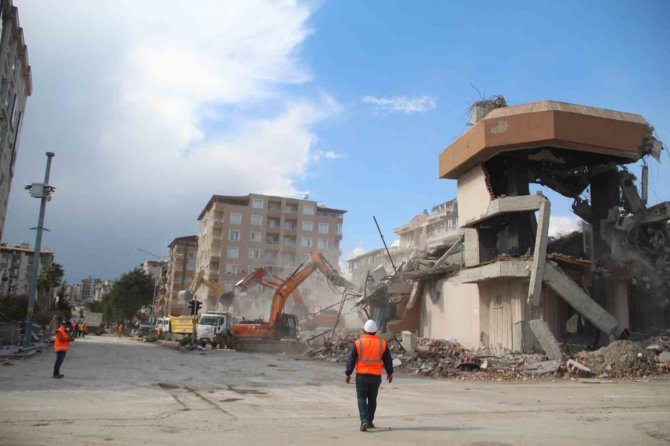 Hatay’da Enkaz Kaldırma Ve Karot Alma İşlemleri Devam Ediyor