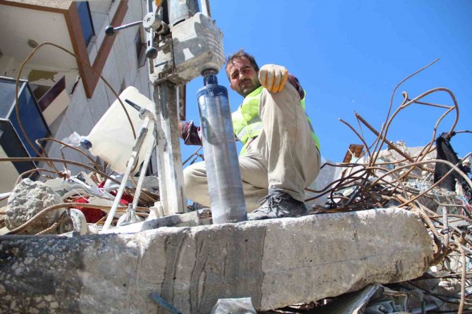 Hatay’da Enkaz Kaldırma Ve Karot Alma İşlemleri Devam Ediyor