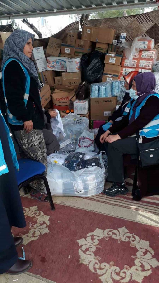 Dicle’deki Gönüllü İmamlar Deprem Bölgesinde Yaraları Sarmaya Çalıştı