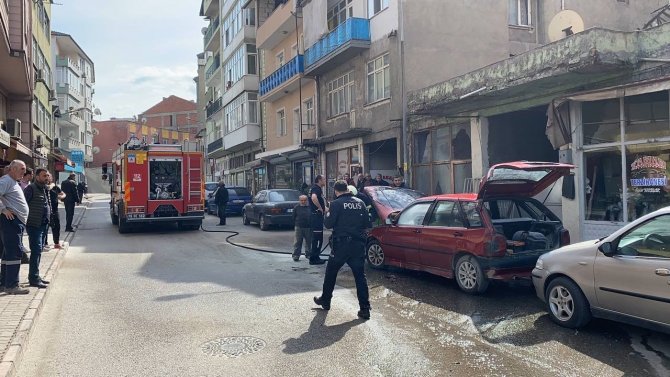 Karabük’te Park Halindeki Otomobil Yandı