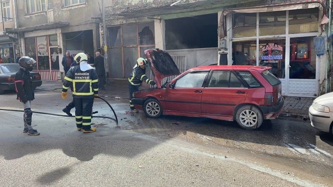 Karabük’te Park Halindeki Otomobil Yandı