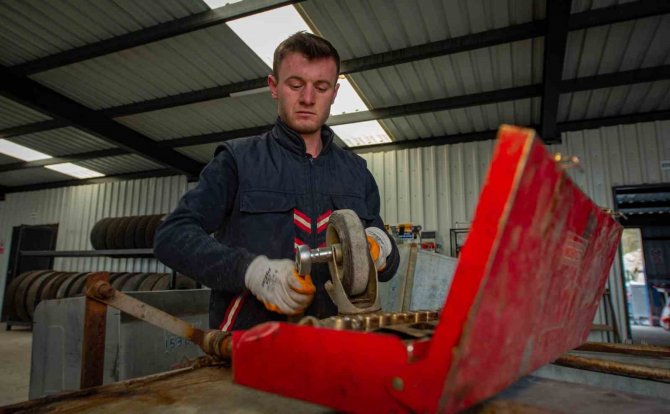 Karesi’de 1 Yılda 900 Yeni Çöp Konteynırı Dağıtıldı