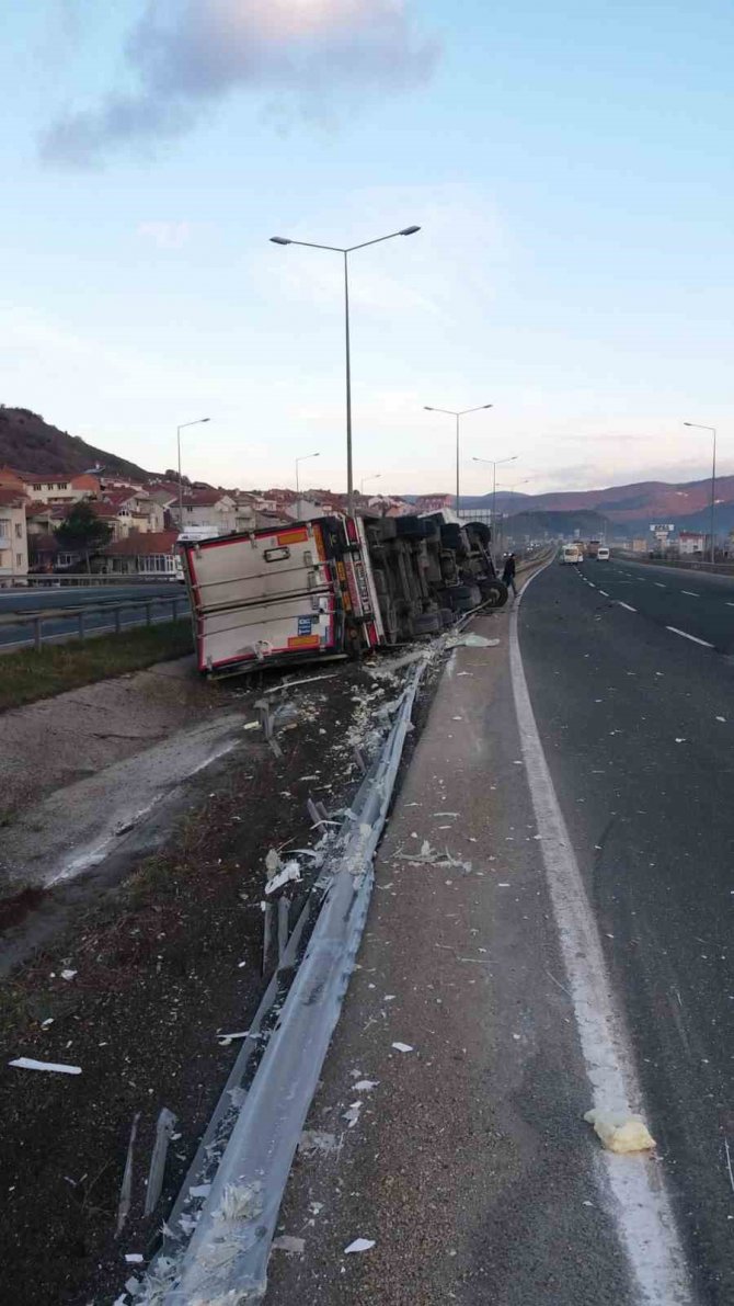 Çekici Yoldan Çıktı, 1 Kişi Yarandı