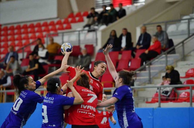 Mavi Kelebekler’in Bileği Bükülmüyor