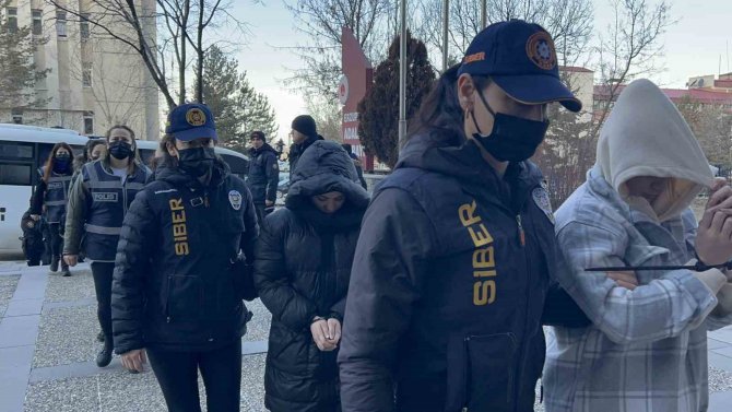 Sahte Araç Kiralama Sitesi Açarak 39 Kişiyi Dolandırdılar