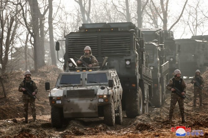Kuzey Kore Topçu Birliklerinden Atış Tatbikatı