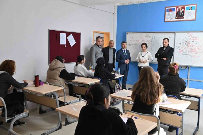 Belediyeden Tyt Ve Ayt Deneme Sınavları Sürüyor