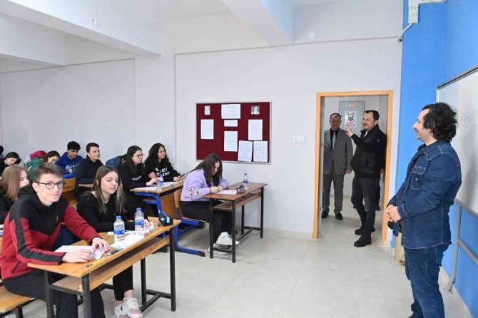 Belediyeden Tyt Ve Ayt Deneme Sınavları Sürüyor