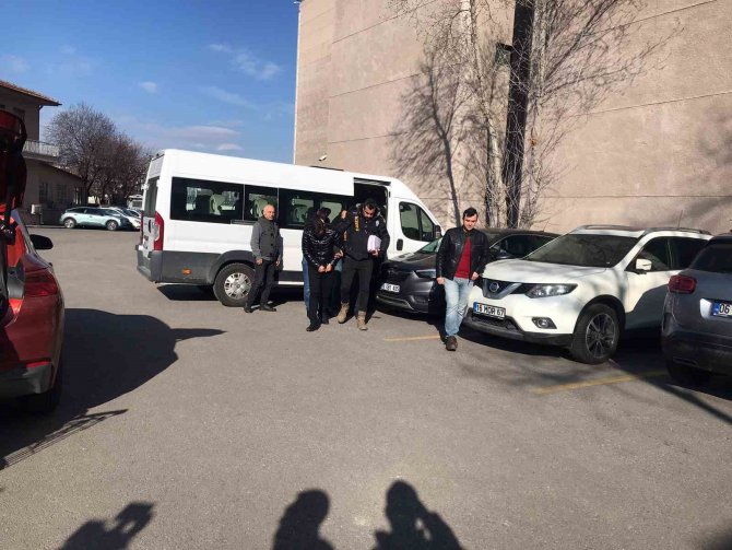 Depremzedeleri İnternette Yayınladıkları Sahte Emlak İlanıyla Dolandıran Üç Fırsatçı Yakalandı