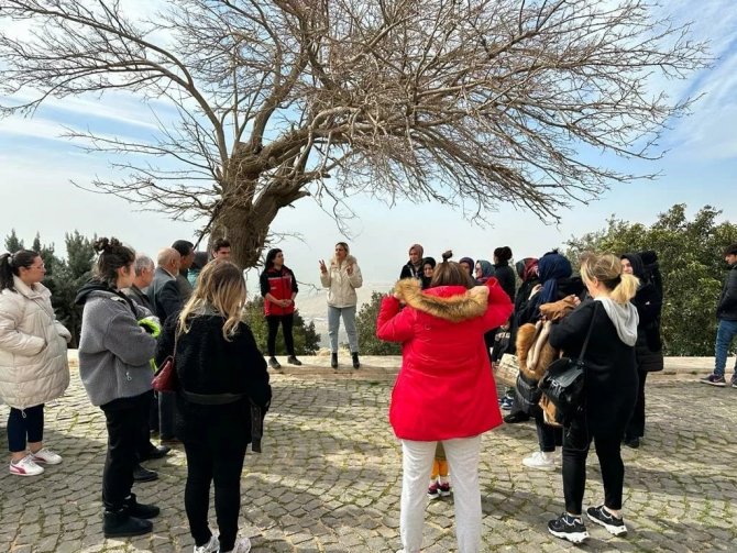 Depremzede Aileler, Öğrenciler Rehberliğinde Mardin’i Gezdi