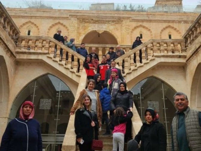 Depremzede Aileler, Öğrenciler Rehberliğinde Mardin’i Gezdi