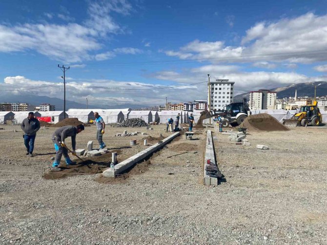 Melikgazi Çadır Kent Ve Konteyner Kentlerde Alt Ve Üst Yapı Çalışmalarına Hızla Devam Ediyor