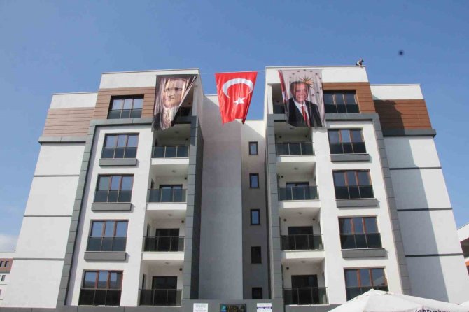 Mersin’deki Toki̇ Konutlarında Hak Sahipleri Evlerine Kavuştu