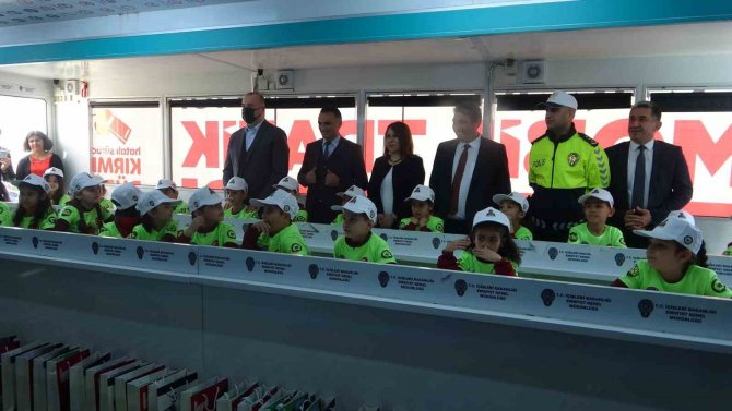 Muğla’da Öğrencilere Mobil Trafik Tırı İle Trafik Eğitimleri Veriliyor