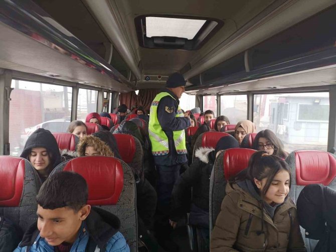 Jandarma Ekipleri Okul Servis Araçlarını Denetledi