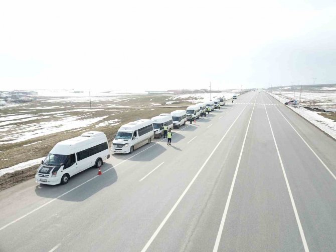 Jandarma Ekipleri Okul Servis Araçlarını Denetledi