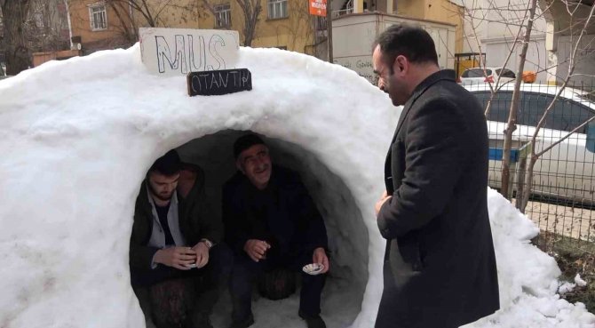 İ̇glo Evde Satılan Çayların Geliri Depremzedelere Bağışlanıyor