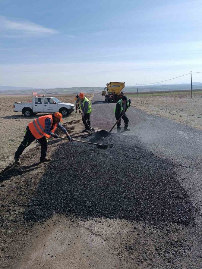 Özel İ̇dare Ekiplerinin Köylerde Ki Çalışmaları Devam Ediyor