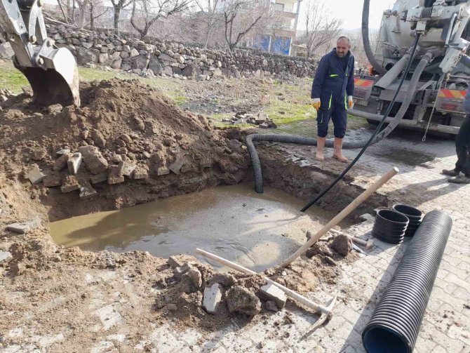 Özel İ̇dare Ekiplerinin Köylerde Ki Çalışmaları Devam Ediyor