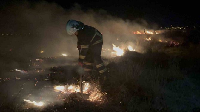 Niğde’de 30 Dönümlük Merada Yangın
