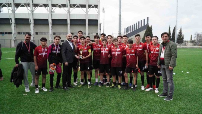 Futbolun Şampiyonu Manisa Spor Lisesi