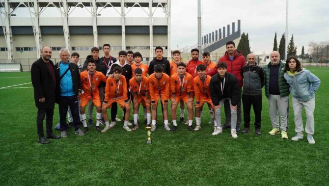 Futbolun Şampiyonu Manisa Spor Lisesi