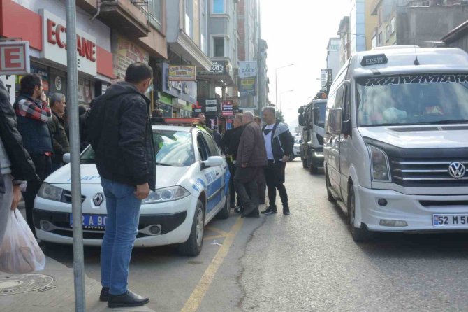 Yolun Karşısına Geçerken Otomobilin Çarptığı Genç Kız Yaralandı