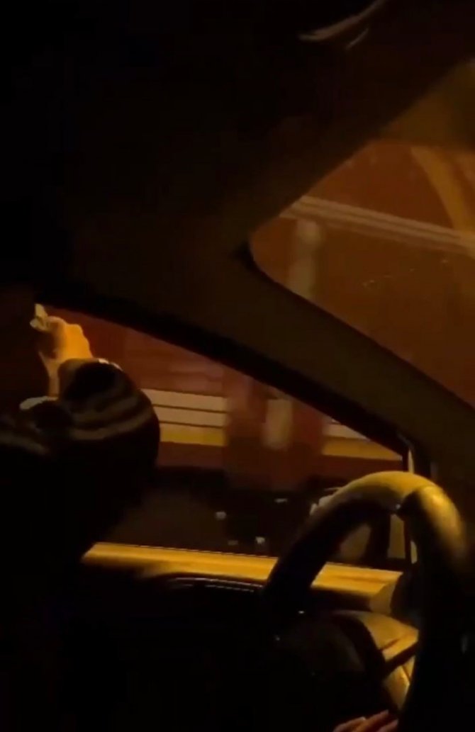 Pendik’te Maganda Genç Araç Camından Rastgele Ateş Açtı
