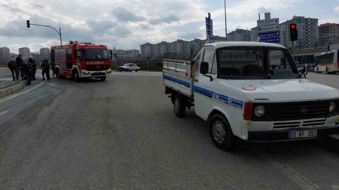 Samsun’da Kamyonet Kaldırıma Çarptı: 2 Yaralı