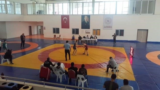 Güreşte Manisa’yı Sarıgöl Mustafa Metin İ̇mam Hatip Ortaokulu Temsil Edecek