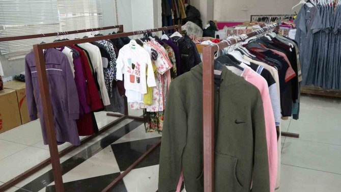 Siirt’te Depremzedelere Yönelik Destekler Sürüyor