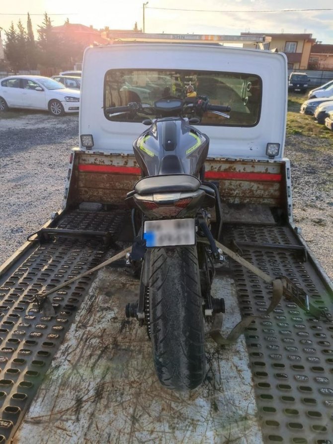 Dur İhtarına Uymayan Ehliyetsiz Motosiklet Sürücüsüne 23 Bin Lira Para Cezası Kesildi