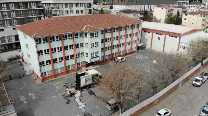 Tahliye Edilen Yakuplu İ̇lkokulu’nda Zemin Etüdü Çalışması Başladı