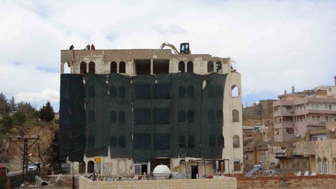 Mardin’de Şimdiye Kadar 29 Milyon Lira Harcandı, Bir Betonarme Daha Yıkıldı