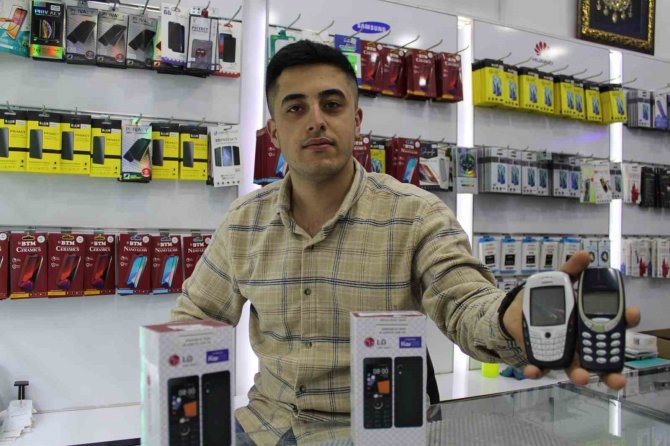 Depremler, Tuşlu Telefonlara Rağbeti Artırdı