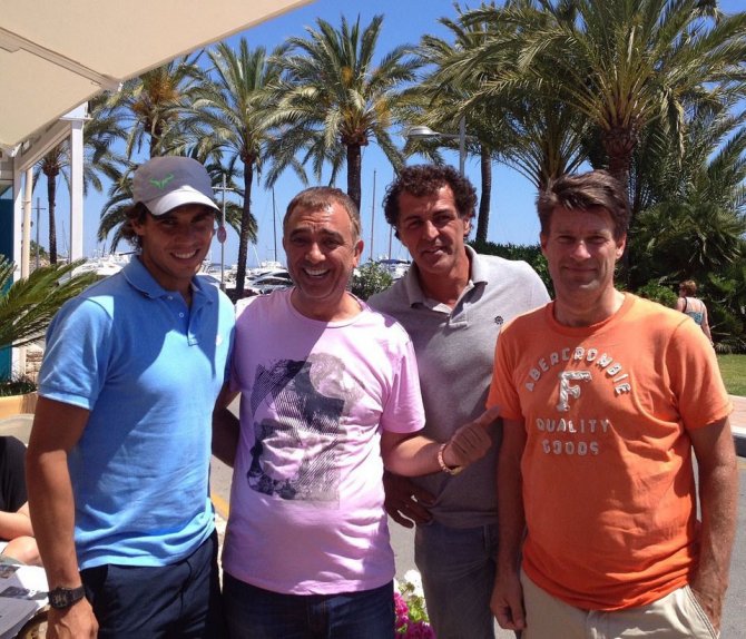 Depremzede Çocuklar İçin Nadal’ın Raketi Ve Tişörtü Satışa Çıktı