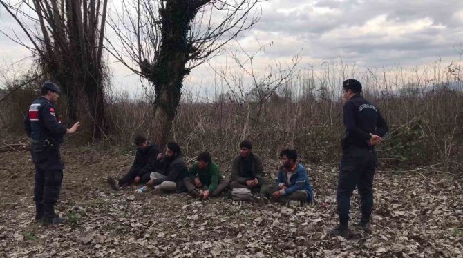 Ülkeye Kaçak Yollarla Giren 7 Yabancı Uyruklu Şahıs Yakalandı