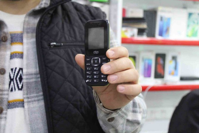 Depremler, Tuşlu Telefonlara Rağbeti Artırdı