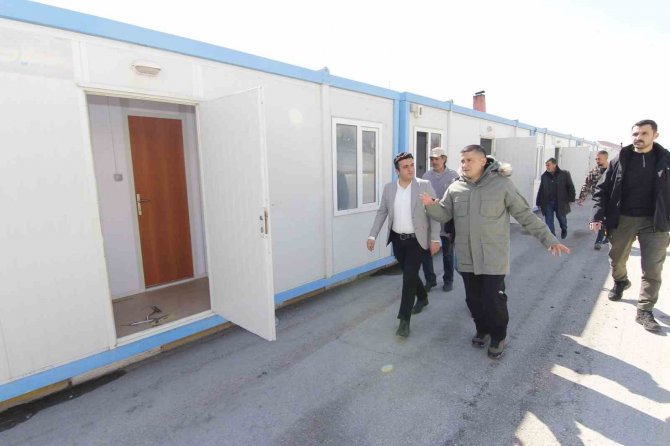 Erciş Belediyesinden Deprem Bölgesine 60 Konteynır Ev Desteği
