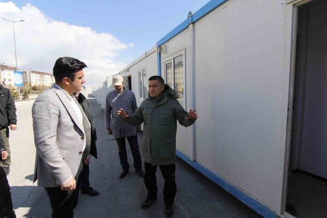Erciş Belediyesinden Deprem Bölgesine 60 Konteynır Ev Desteği