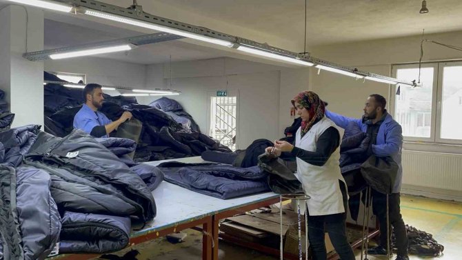 Deprem Sabahı Acil Üretime Geçtiler, Depremzedeler İçin Ürettiler