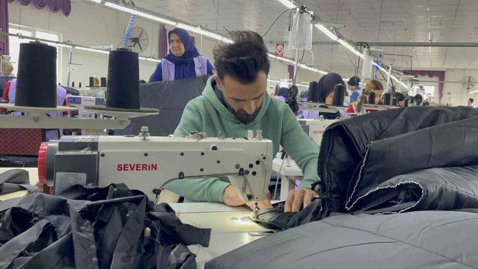 Deprem Sabahı Acil Üretime Geçtiler, Depremzedeler İçin Ürettiler