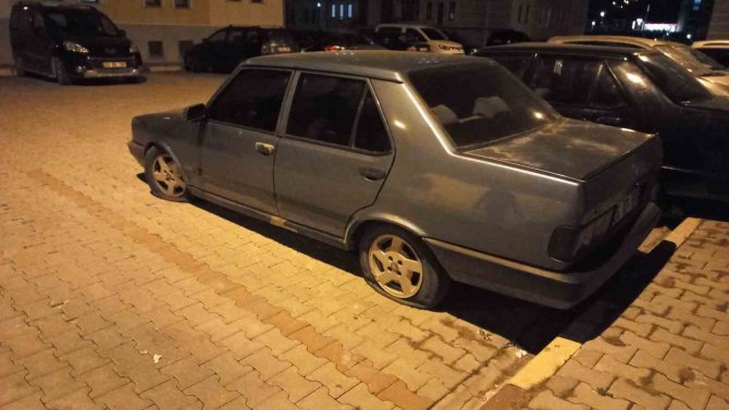 Akşam Saatlerinde Gelip Sadece ’O’ Otomobilin Lastiklerini Kestiler