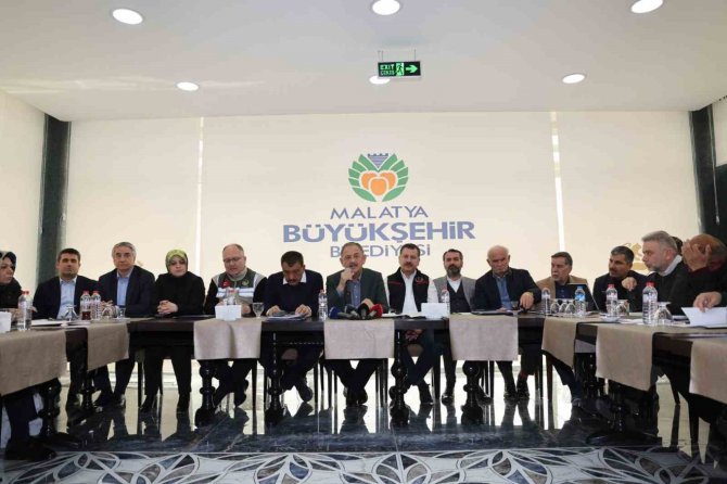 Ak Partili Özhaseki: “Chp’liler Deprem Bölgesine Gelsin, Kimler Hizmet Ediyor Görsün”