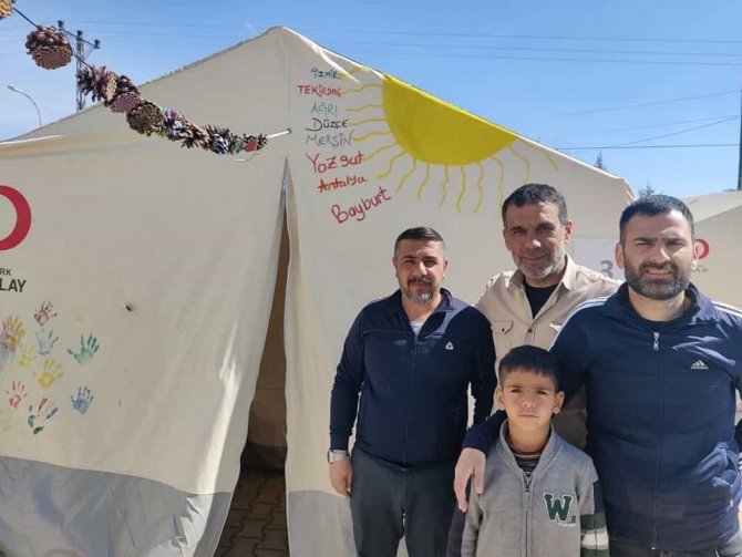 Bayburtlu Berberler Depremzedeler İçin Deprem Bölgesinde