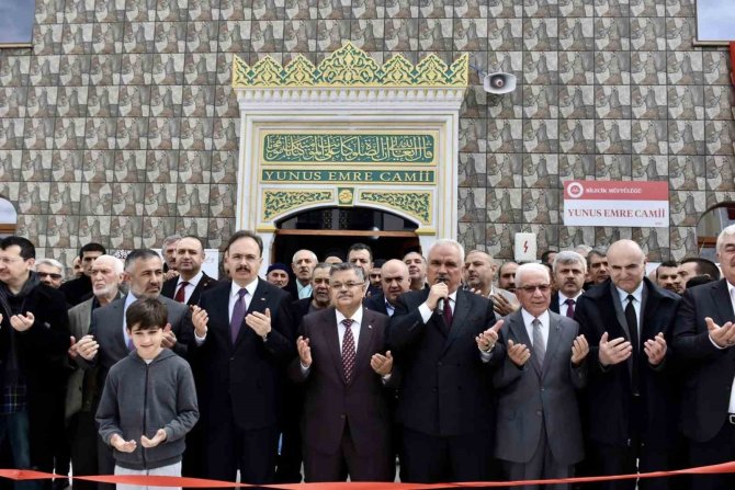 Yunus Emre Camii Dualarla Açıldı
