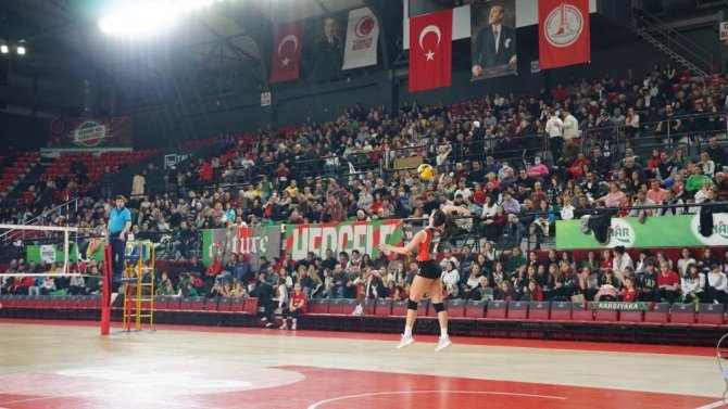 Voleybolda İ̇zmir Derbisi